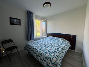 1 bedroom, free WiFi - Charming T2 with Shared Pool and WIFI 200m from the Spa (La Roche-Posay)