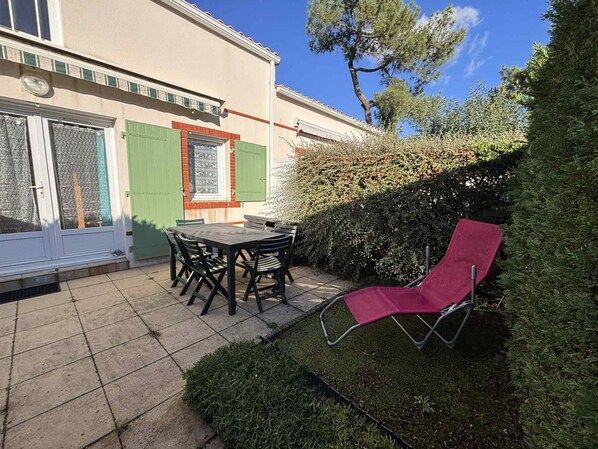 Outdoor dining - Cottage for 4 people 500m from beach - Terrace and BBQ (La Tranche-sur-Mer)