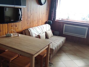 TV - Modern studio for 4 with WIFI, lake view and parking in Super Besse (Besse-et-Saint-Anastaise-Super Besse)