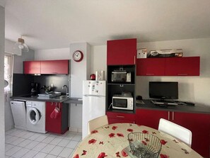 Fridge, microwave, oven, stovetop - Renovated T2 apartment, 5 people, pets allowed, Port Crouesty (Arzon)