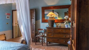 Silitysrauta/-lauta, ilmainen Wi-Fi, vuodevaatteet