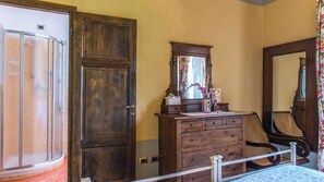 Bügeleisen/Bügelbrett, kostenloses WLAN, Bettwäsche