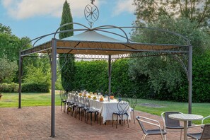 Outdoor dining - Podere Sant'Eugenio 14, Emma Villas (Chiusdino)