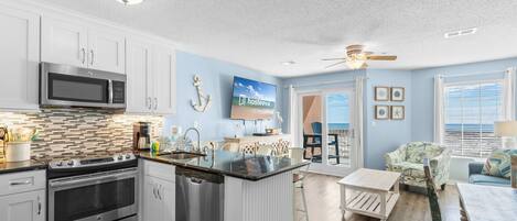 Signature Condo, 1 Bedroom, Balcony, Beach View | Private kitchen