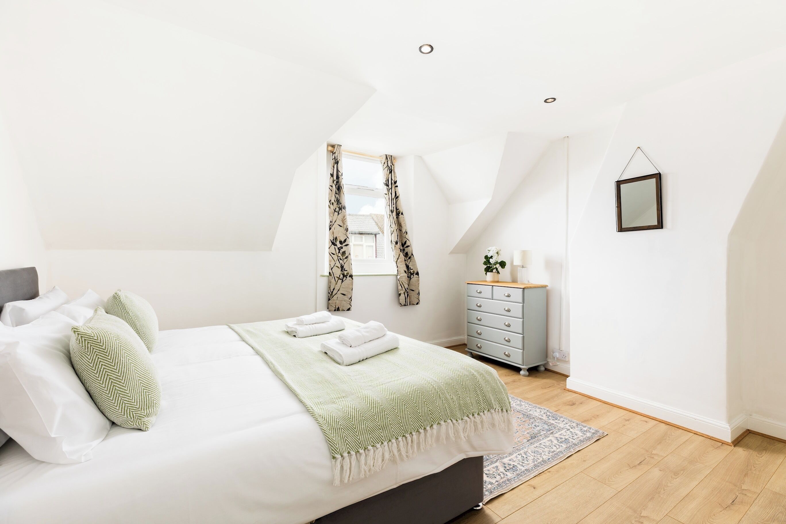 Iron/ironing board, free WiFi, bed sheets