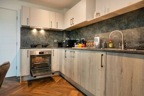 Refrigerador, microondas, horno y lavavajillas