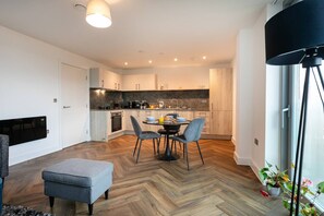 Fridge, microwave, oven, dishwasher - Apartment Near Notts County FC | Free Parking|WIFI - Pass the Keys (Nottingham)