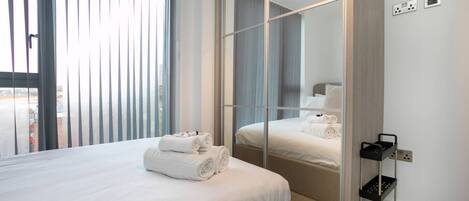 Fer et planche Ă repasser, accĂšs au Wi-Fi (inclus), literie fournie