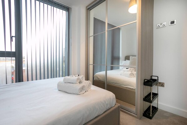 3 bedrooms, iron/ironing board, free WiFi, bed sheets - Apartment Near Notts County FC | Free Parking|WIFI - Pass the Keys (Nottingham)