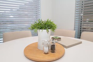 Dining - Modern Smart Home with Garden, close to Richmond - Pass the Keys (London)