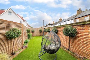 Terrace/patio - Modern Smart Home with Garden, close to Richmond - Pass the Keys (London)