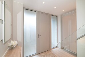 Interior - Modern Smart Home with Garden, close to Richmond - Pass the Keys (London)