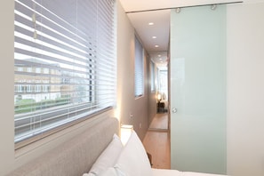 4 bedrooms, iron/ironing board, free WiFi, bed sheets - Modern Smart Home with Garden, close to Richmond - Pass the Keys (London)