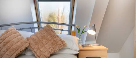 Iron/ironing board, free WiFi, bed sheets