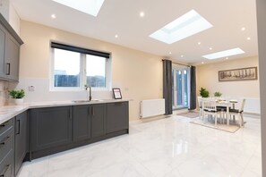 Dining - Spacious 4BR Home, Walk to Station + Parking - Pass the Keys (Erith)