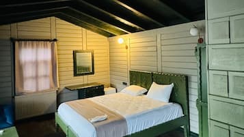 Bungalow, pemandangan kebun | Meja kerja, ruang kerja ramah laptop, dan tirai kedap cahaya