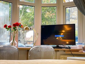 Interior - Entire place for you in vibrant fully equipped Studio flat. Towels and amenities (London)