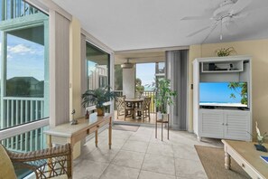 Interior - 2 bedroom 2 bath Gulf View from wraparound lanai, allows dogs!! (Sanibel Island)