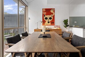 Apartment | Living room - Spacious 3-bed Townhouse With Courtyard (Melbourne)