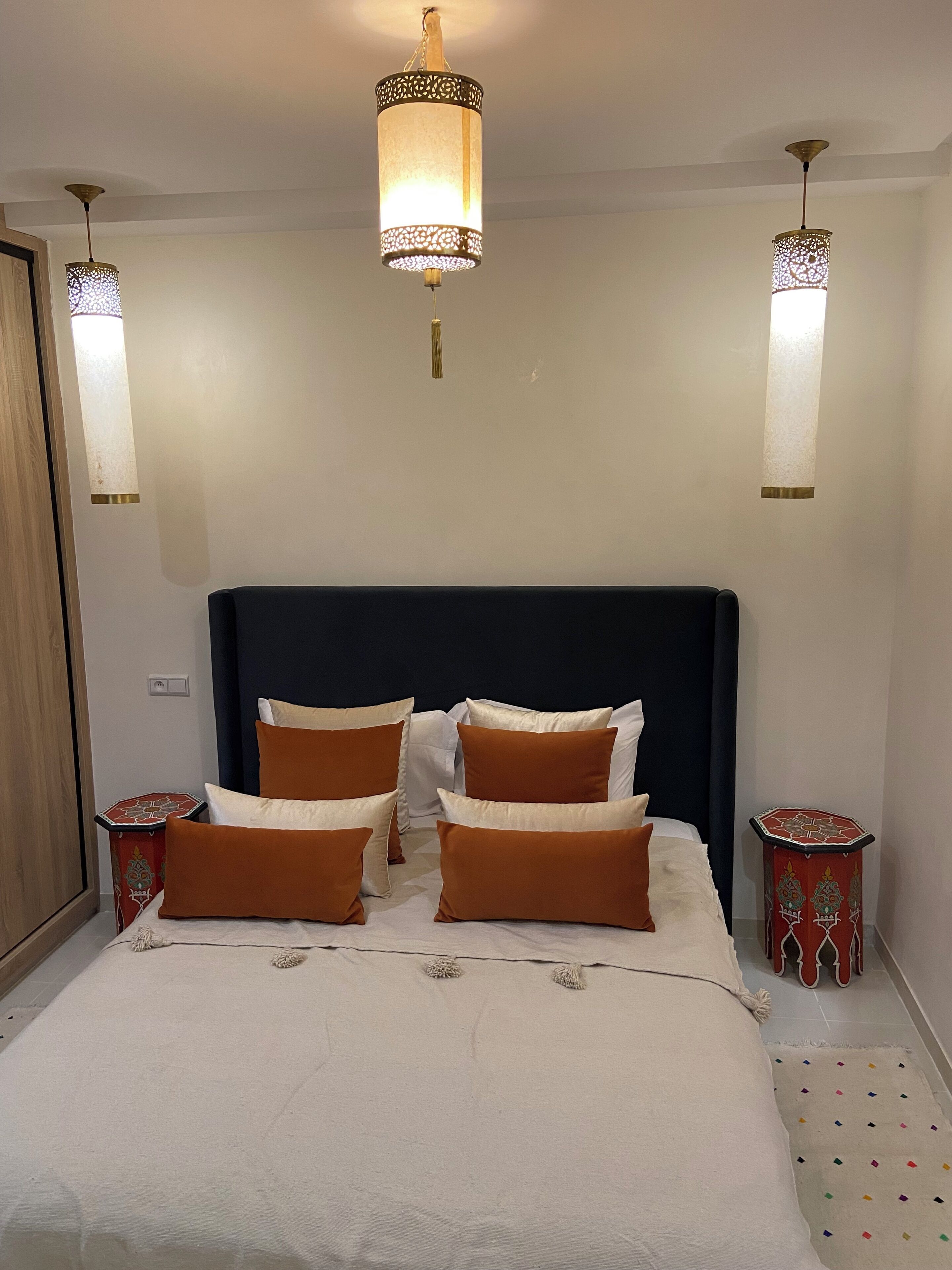 Strykejern/-brett, internettilgang og sengetøy