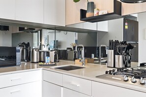 Apartment | Private kitchen - Renovated 2-bed Apartment With Balcony (Melbourne)