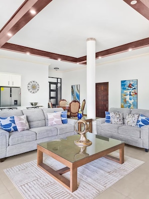 Smart TV, stereo -  Sweet palm villa - 3 Bedroom Penthouse Suite with Private beach, Pool, Chef (Saint Ann's Bay)