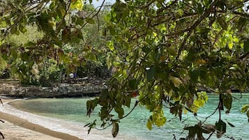 Camastros y toallas de playa