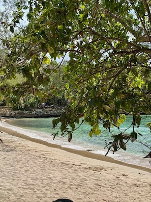 Sun-loungers, beach towels -  Sweet palm villa - 3 Bedroom Penthouse Suite with Private beach, Pool, Chef (Saint Ann's Bay)