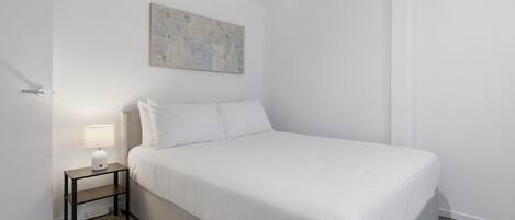 Apartment | 3 bedrooms, laptop workspace, bed sheets