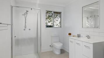 Apartment | Bathroom | Hair dryer, towels, soap, shampoo