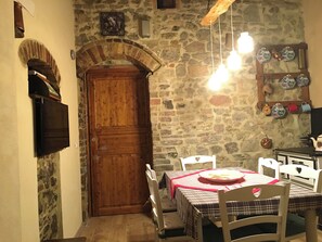 Dining - Between S. Gimignano and Volterra in the woods of Tuscany, dogs allowed (Toscana)