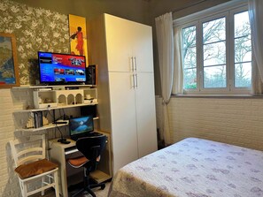2 bedrooms, iron/ironing board, Internet, bed sheets - Between S. Gimignano and Volterra in the woods of Tuscany, dogs allowed (Toscana)