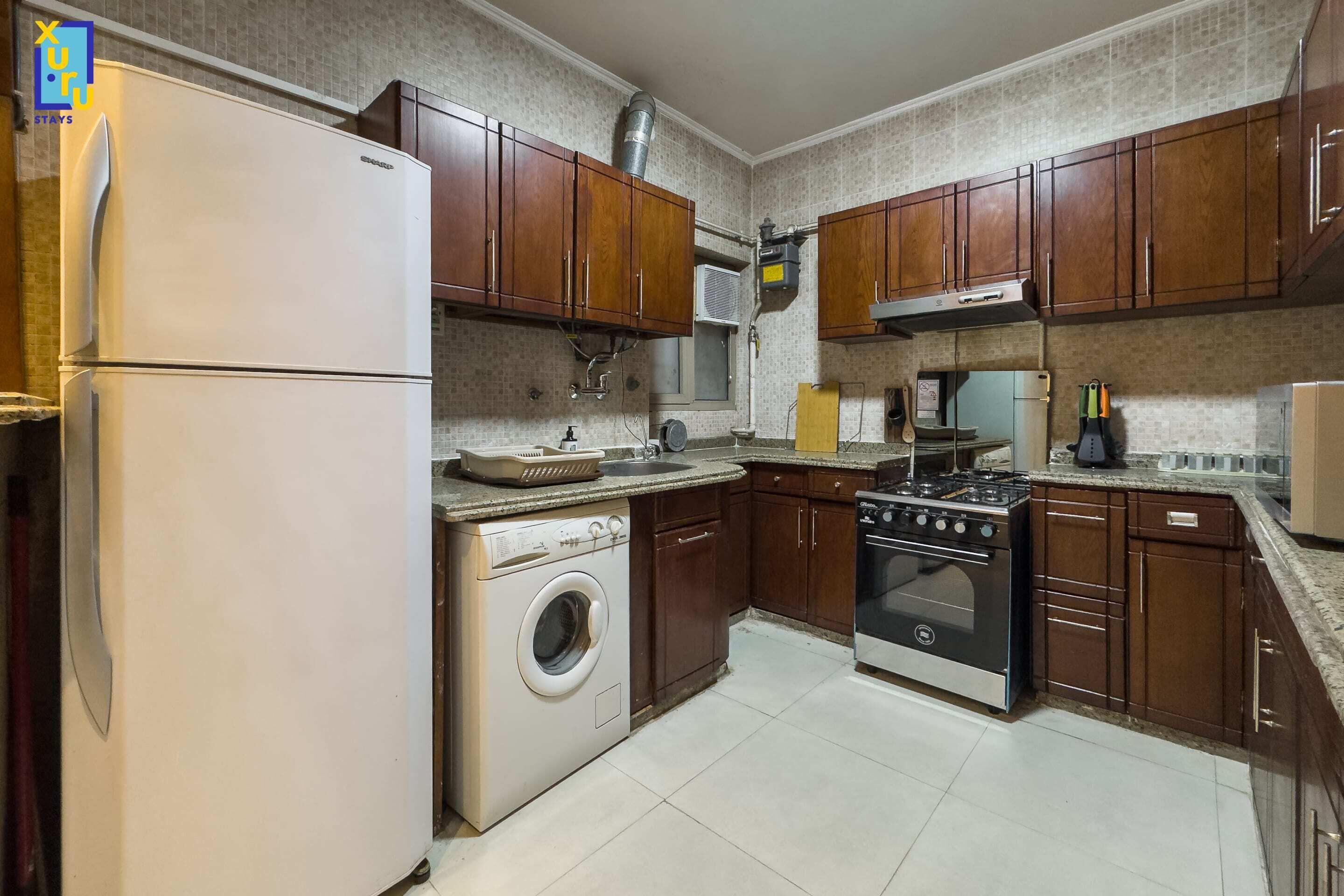 Basic Apartment | Private kitchen | Fridge, microwave, oven, stovetop