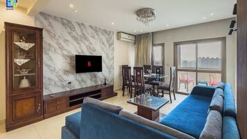 Basic Apartment | Living area | 55-inch TV with satellite channels