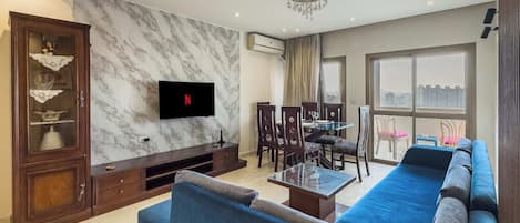 Basic Apartment | Living area