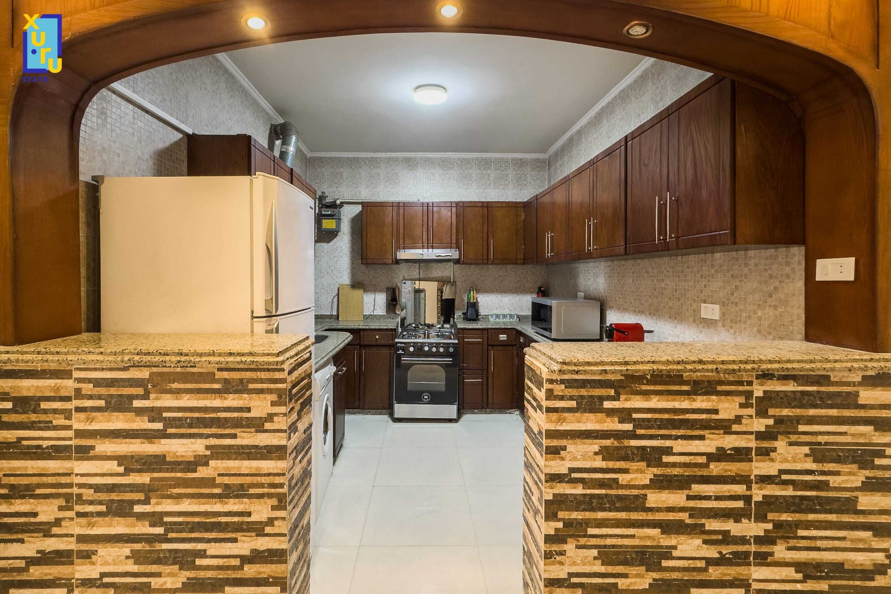 Basic Apartment | Private kitchen | Fridge, microwave, oven, stovetop