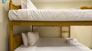 Eenvoudig appartement | 2 slaapkamers, een strijkplank/strijkijzer, beddengoed