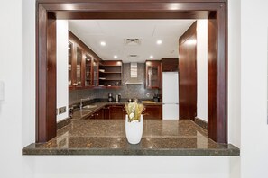 Fridge, microwave, oven, coffee/tea maker - Durrani Homes Zafran Luxe Stay Iconic Burj View (Dubai)