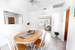Dining - Suncoast Comfort at The Sweet Retreat (Bradenton)