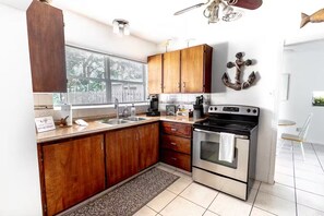 Private kitchen - Suncoast Comfort at The Sweet Retreat (Bradenton)