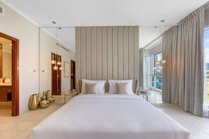 Tabla de planchar con plancha, wifi gratis, ropa de cama