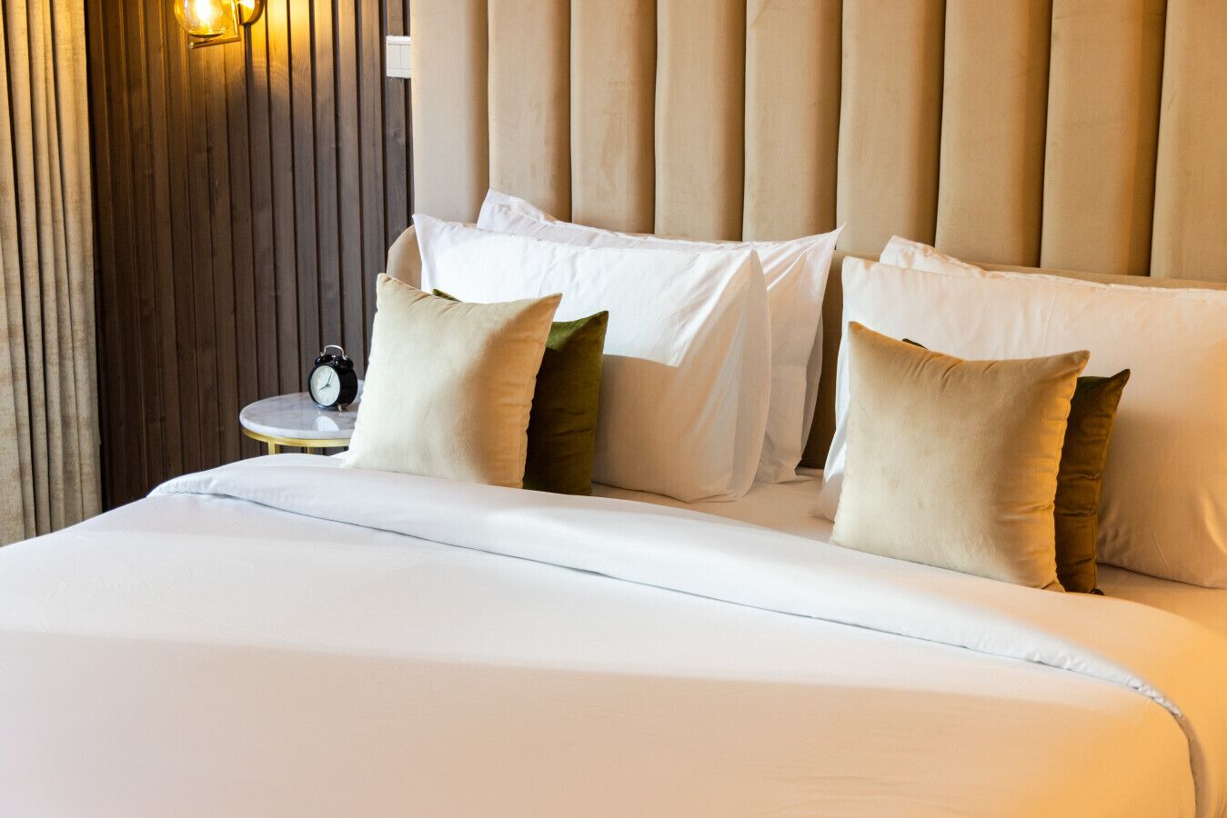 4 camere, una cassaforte in camera, una scrivania, ferro/asse da stiro