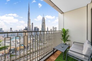Property grounds - Durrani Homes - Majestic 4BR at Downtown Views (Dubai)