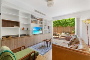 Apartment | Living room - Spacious Stay Near Shops & Cafes in Marrickville (Sydney)