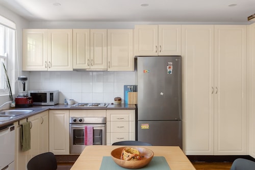 Spacious Stay Near Shops & Cafes in Marrickville