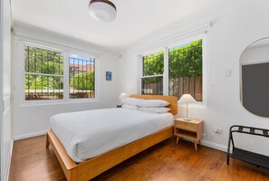 Apartment | 2 bedrooms, bed sheets - Spacious Stay Near Shops & Cafes in Marrickville (Sydney)