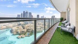 A balcony with a view of a cityscape and a marina. - Durrani Homes - Alluring 5BR with Private Jacuzzi (Dubai)