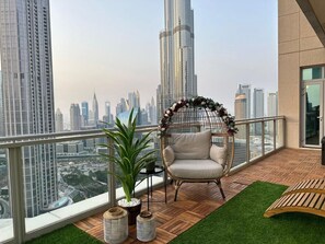 Property grounds - Durrani Homes - Alluring 5BR with Private Jacuzzi (Dubai)