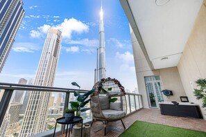 Property grounds - Durrani Homes - Alluring 5BR with Private Jacuzzi (Dubai)