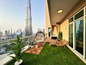 Property grounds - Durrani Homes - Alluring 5BR with Private Jacuzzi (Dubai)